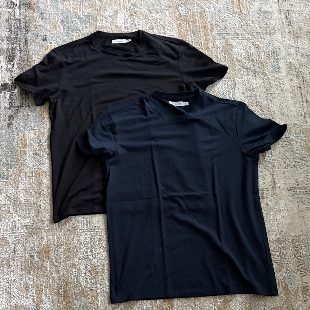 Calvin Klein Black and Navy Short Sleeve Tees set